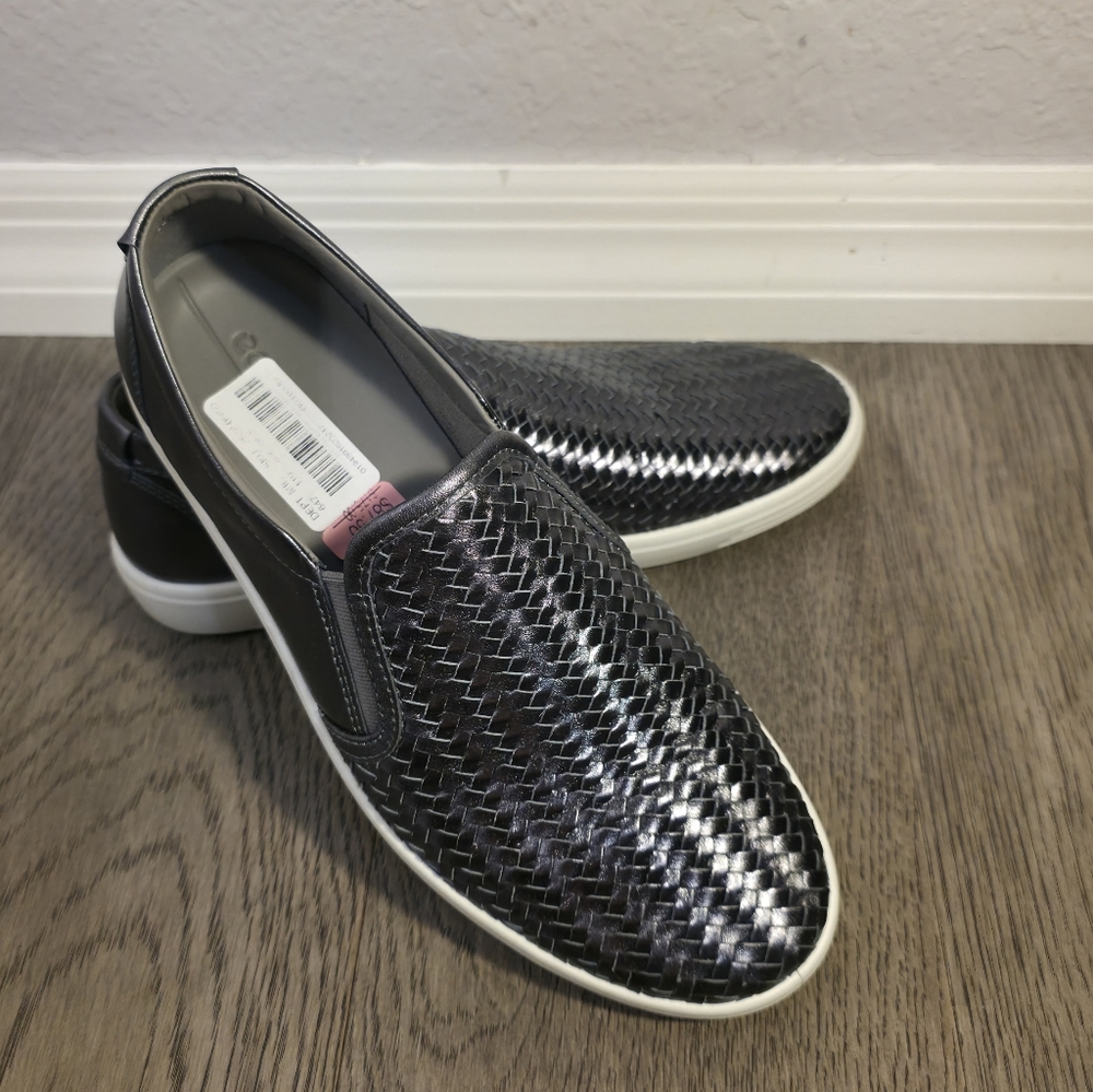 ECCO soft 7 woven leather slip on in metallic Silver, size 9/9.5 (40)
